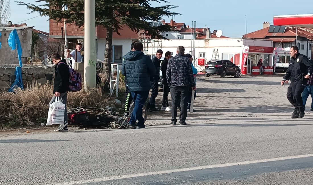 Afyonkarahisar’ın Şuhut ilçesinde otomobil ile motosikletin çarpışması sonucu meydana gelen