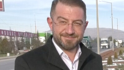 Afyonkarahisar Belediyesi Park ve Bahçeler Müdürlüğü ekipleri yeşil alan çalışmalarının