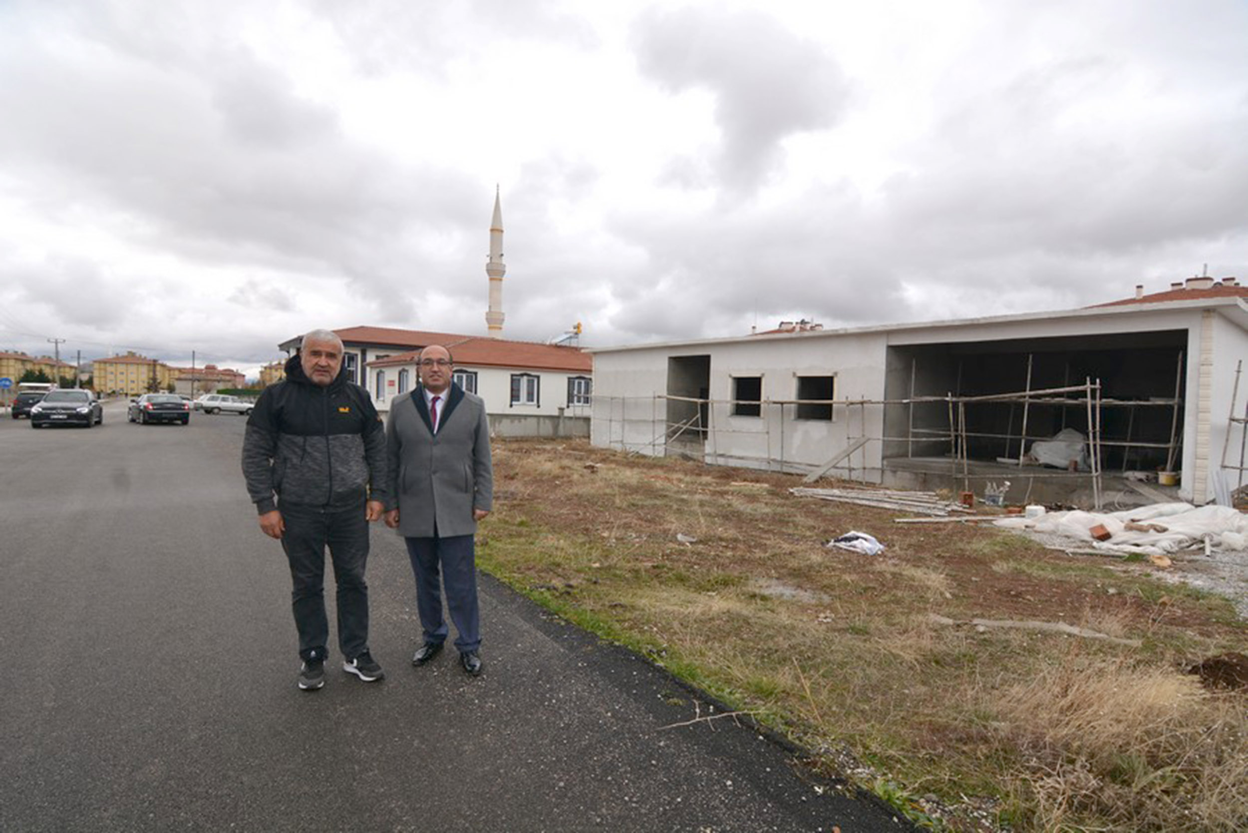 Sandıklı Belediye Başkanı Mustafa Çöl, Sandıklı’da TOKİ bölgesine yapılan Aile