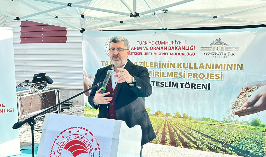 Afyonkarahisar’ın Şuhut ve Emirdağ ilçelerinde temaslarda bulunan AK Parti Afyonkarahisar