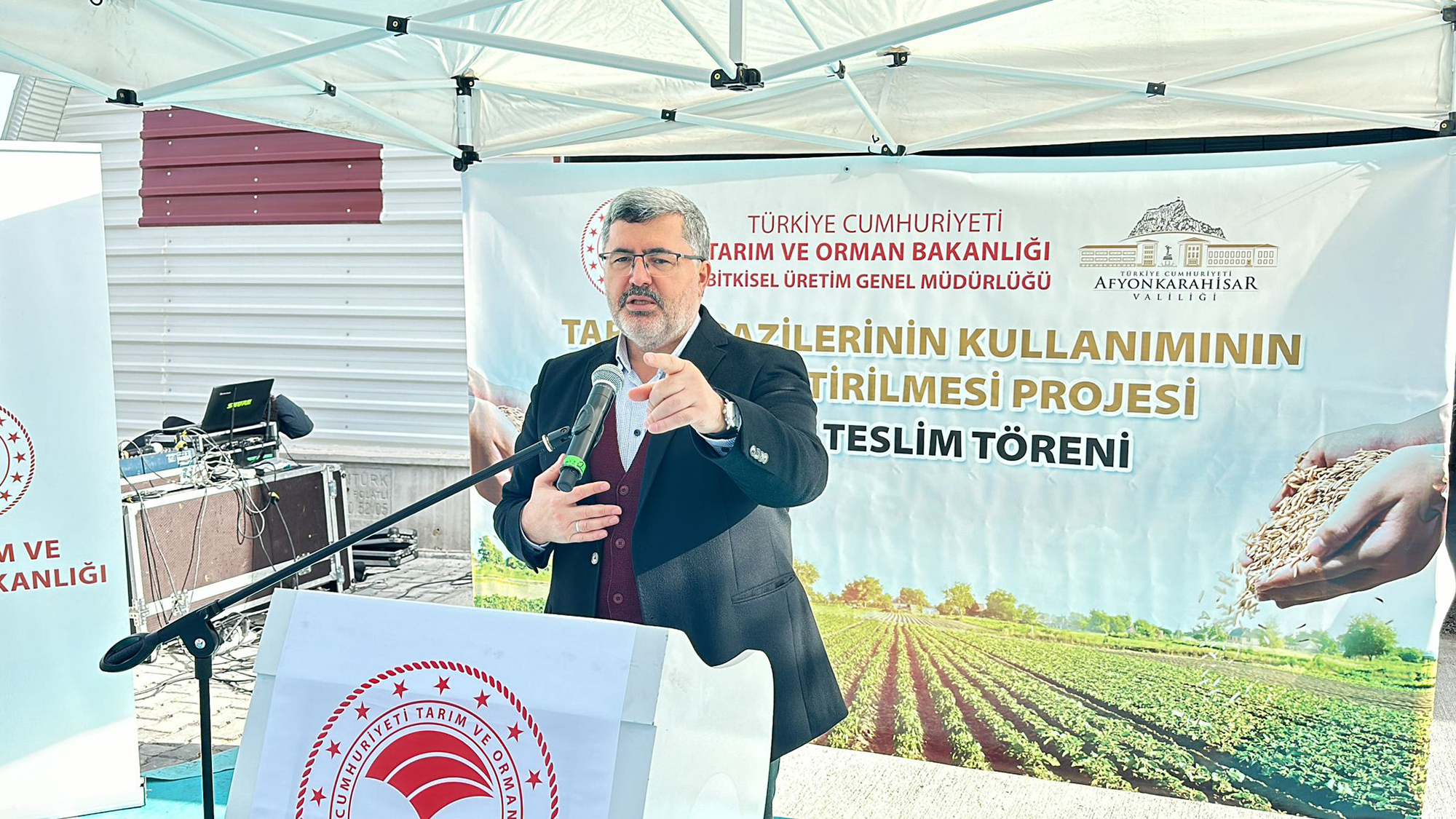 Afyonkarahisar’ın Şuhut ve Emirdağ ilçelerinde temaslarda bulunan AK Parti Afyonkarahisar