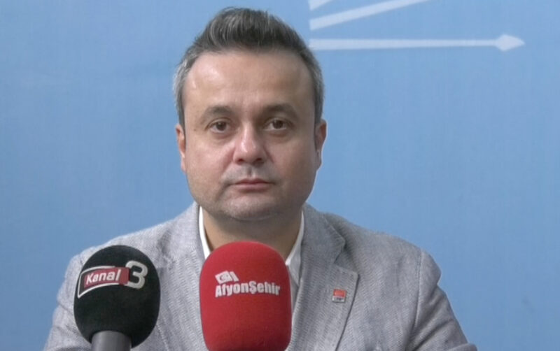 CHP İl Başkanlığında bir basın açıklaması yapan CHP İl Başkanı