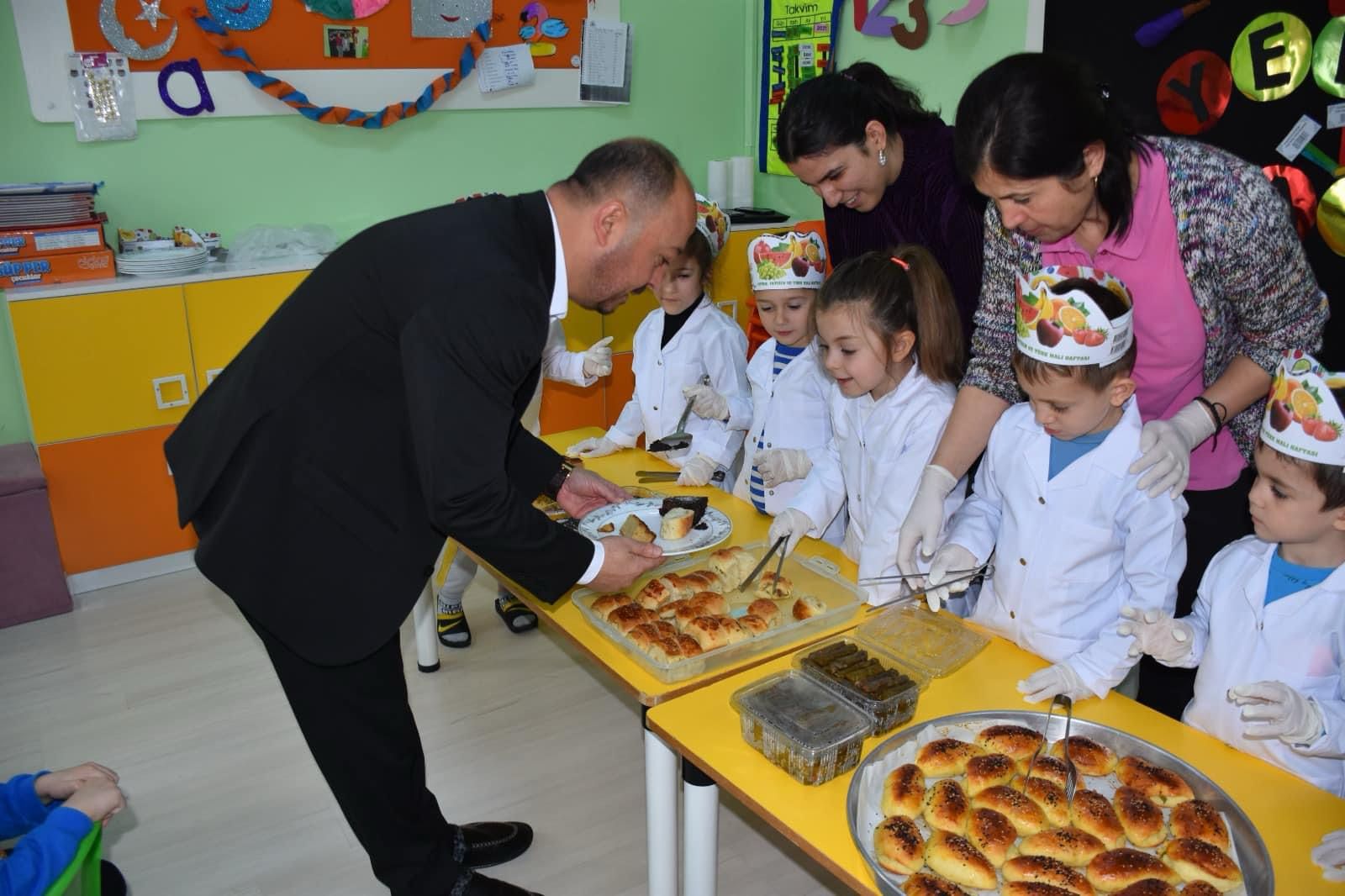 Dazkırı Belediye Başkanı İsmail Taylan, Dazkırı Gülen Kora Kreşi’nde düzenlenen