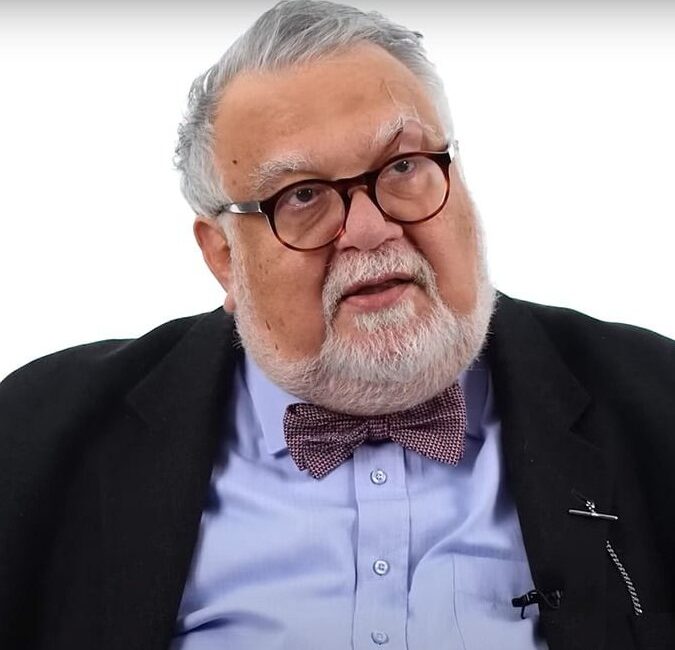 Yunan TV programcısı Ilias Alexiou’un, Celal Şengör’e olan benzerliği sosyal