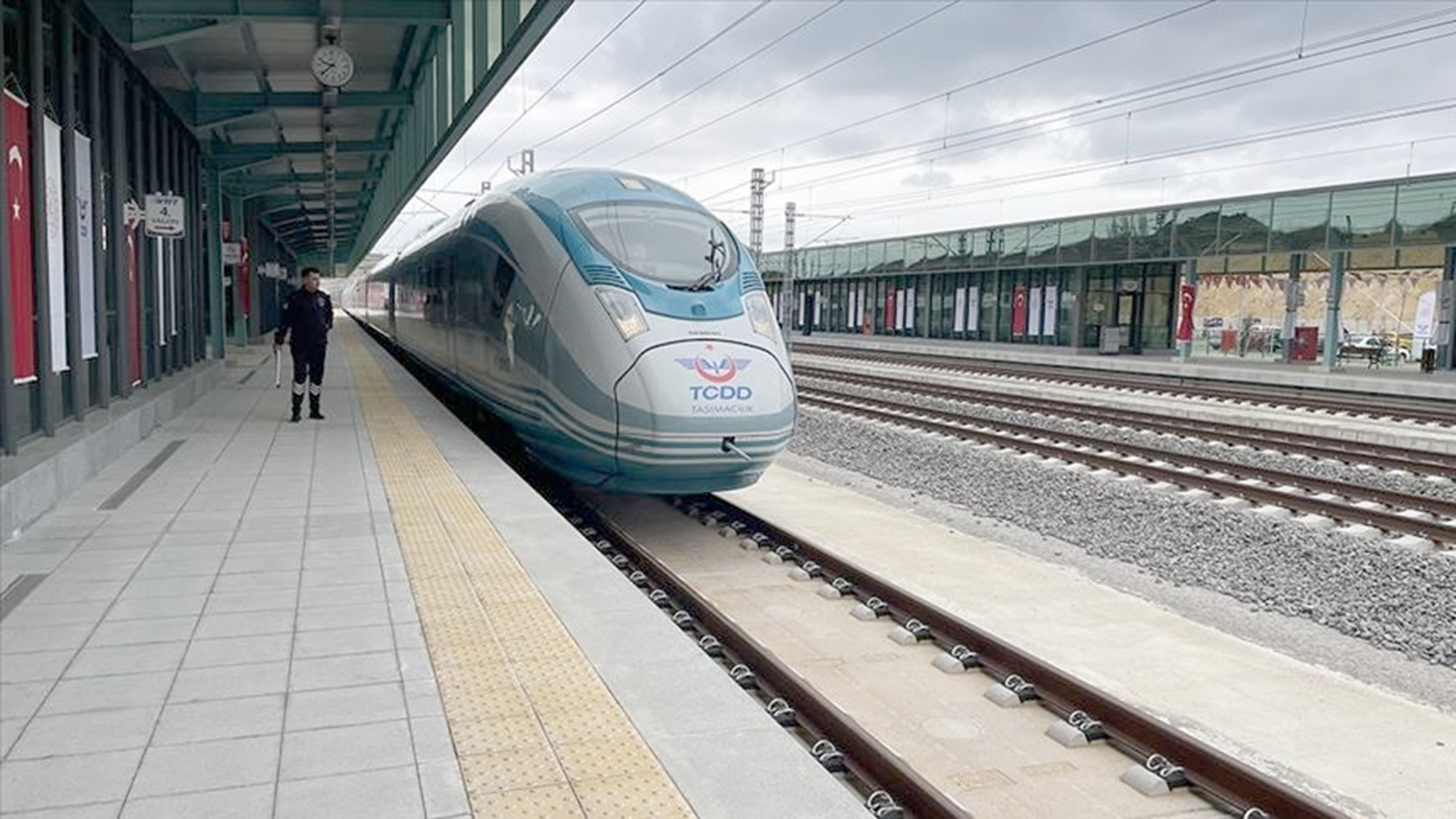 Türkiye Cumhuriyeti Devlet Demiryolları (TCDD) İşletmesi Genel Müdürlüğü, 42 tren