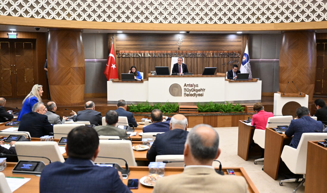 Antalya Büyükşehir Belediye Meclisi, toplu ulaşım esnafına mazot desteği yerine