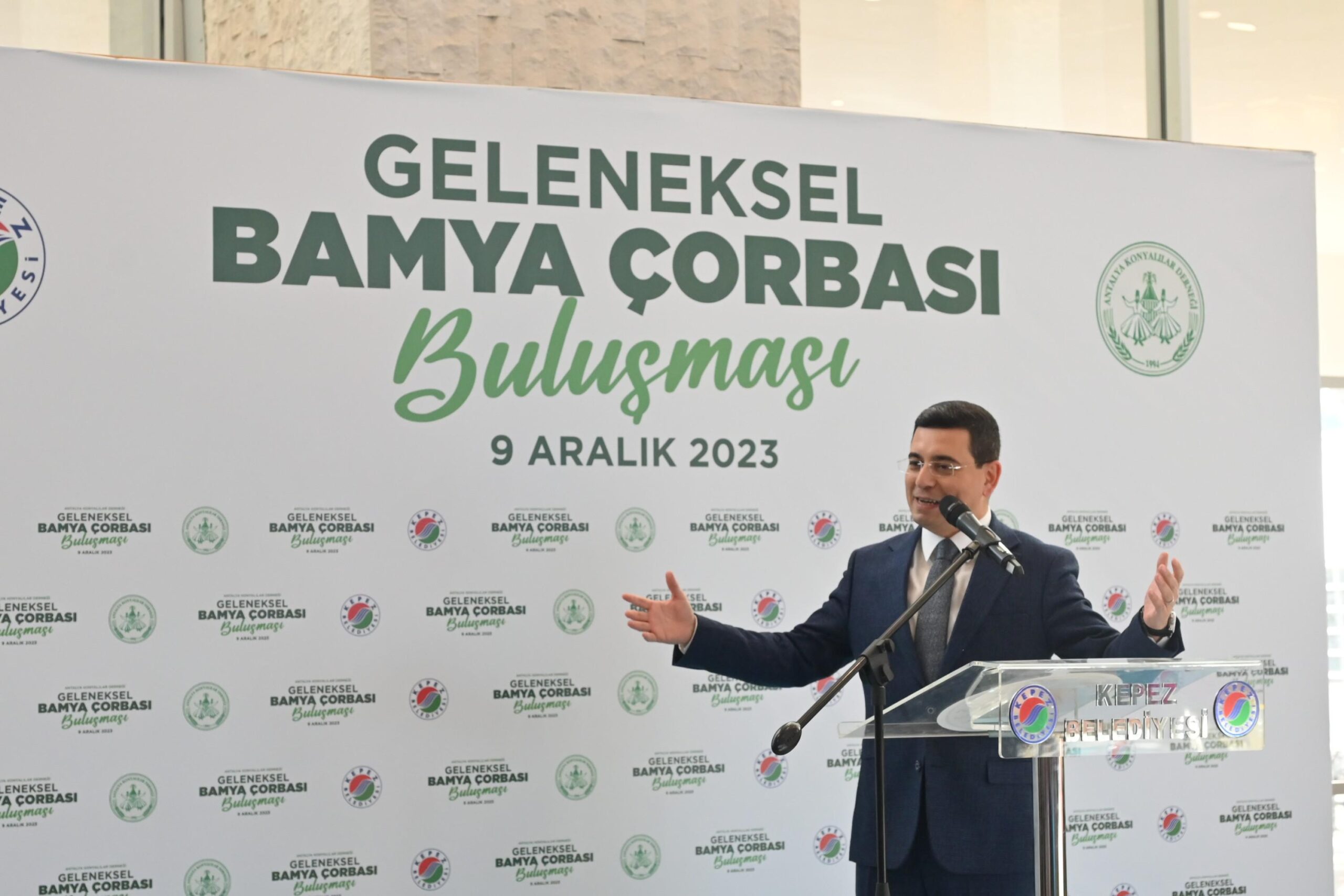 Konyalılarla Derneği’nin ‘Geleneksel Bamya Çorbası Buluşması’na katılan Kepez Belediye Başkanı