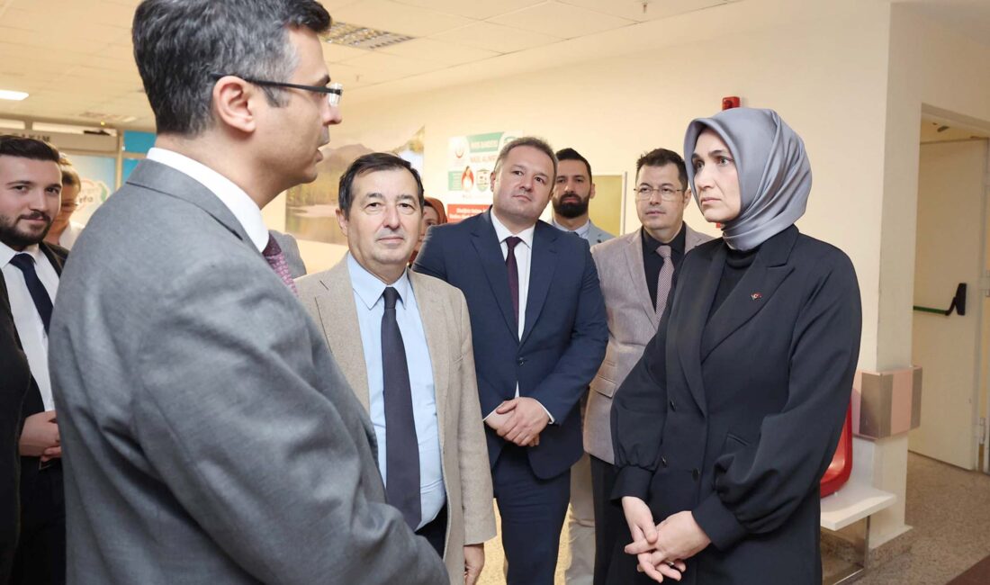 Afyonkarahisar Valisi Kübra Güran Yiğitbaşı, Afyonkarahisar’da temaslarda bulundu. Vali Yiğitbaşı,