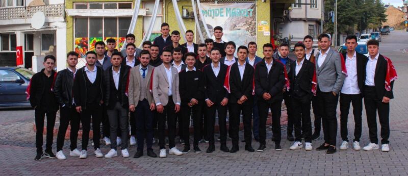 Taşoluk beldesinde Taşoluk Belediyesi tarafından 2004/1 tertip askerler için asker