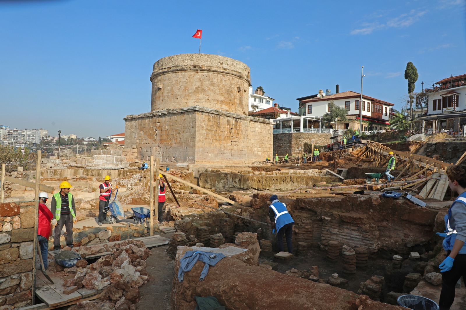 Antalya Büyükşehir Belediyesi, ‘Hıdırlık Kulesi Çevresi Arkeolojik Kazı ve Seyir
