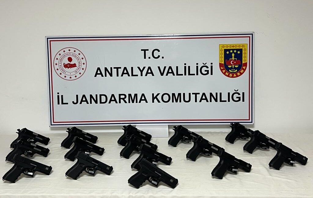 Antalya İl Jandarma Komutanlığı’na bağlı ekipler, ihbar üzerine seyir halindeki