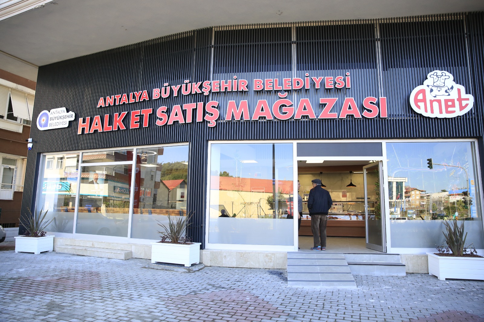 Antalya Büyükşehir Belediye Başkanı Muhittin Böcek’in, Antalyalıları uygun fiyatlı, sağlıklı