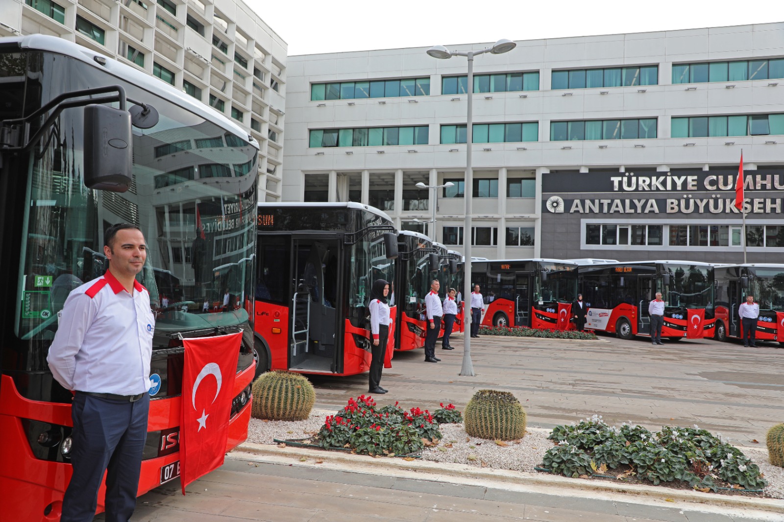 Antalya Büyükşehir Belediyesi’nin kent içi toplu ulaşım için satın aldığı