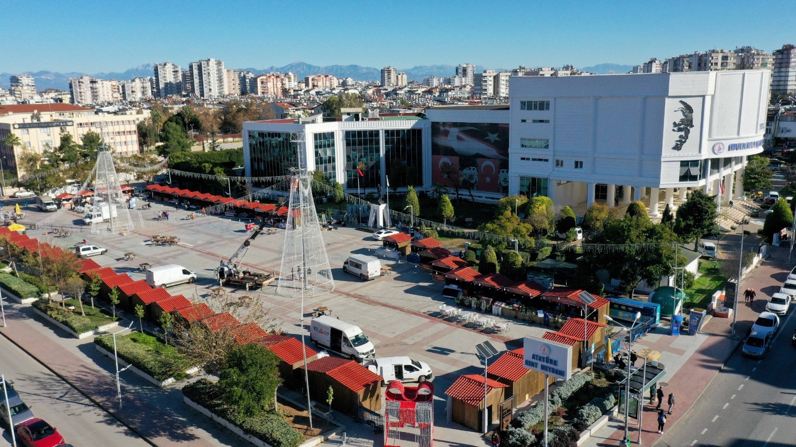 Antalya’da Muratpaşa Belediyesi ve Adalya Vakfı’nın yılbaşı klasiği Yeni Yıl