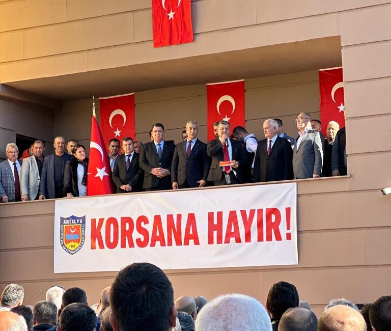 Antalya Şoförler Odası’na kayıtlı binlerce taksici, korsan taşımacılığa karşı, meslek