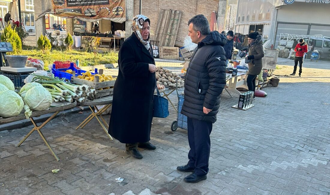 Başkan Koyuncu gönüllere giriyor Emirdağ Belediyesi Kapalı Pazar Yeri’nde kurulan Salı Pazarını ziyaret ederek
