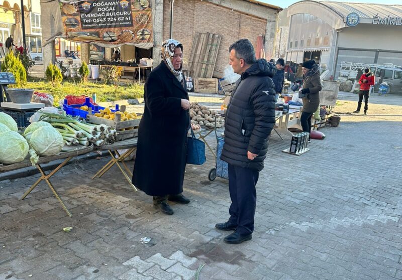 Emirdağ Belediyesi Kapalı Pazar Yeri’nde kurulan Salı Pazarını ziyaret ederek