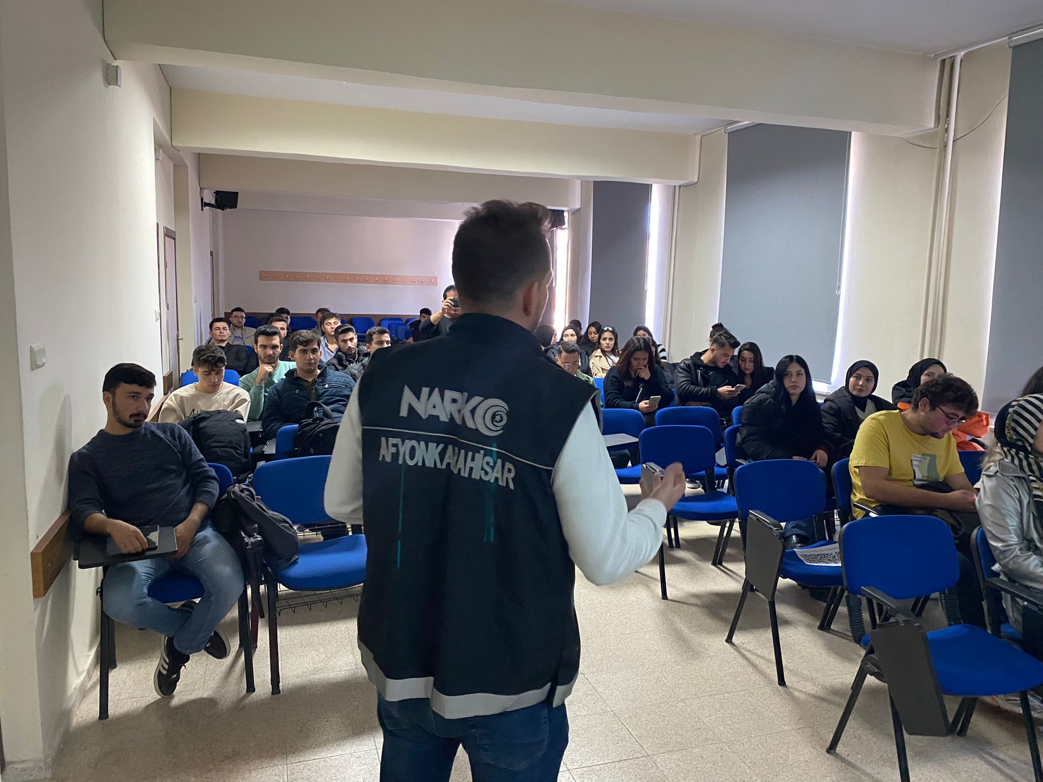 Afyon’da emniyet ekipleri, üniversite öğrencilerine uyuşturucu madde kullanımını önleme ve