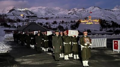 Millî Savunma Bakanı Yaşar Güler ve beraberindeki TSK Komuta Kademesi,