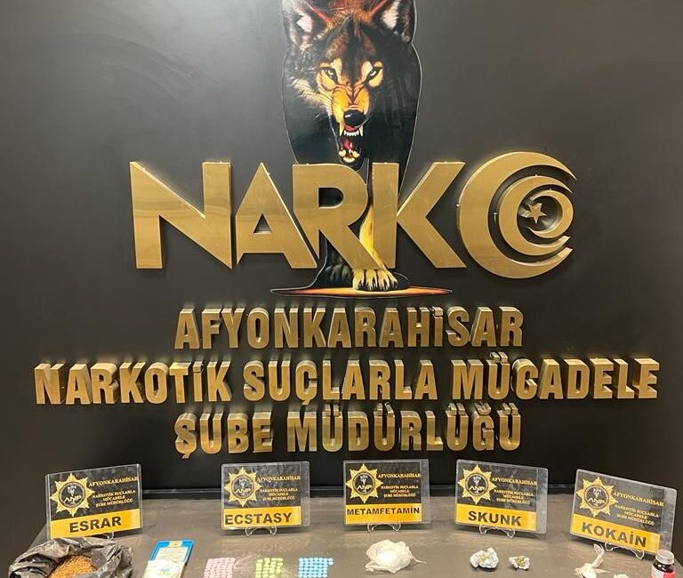 Emniyet zehir tacirini kıskıvrak yakaladı Afyonkarahisar Emniyet Müdürlüğü’ne bağlı Narkotik Suçlarla Mücadele Şube Müdürlüğü ve
