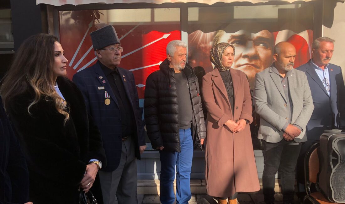 Chp Afyonkarahisar İl Başkanlığı, İl Binası önünde basın açıklaması gerçekleştirdi.