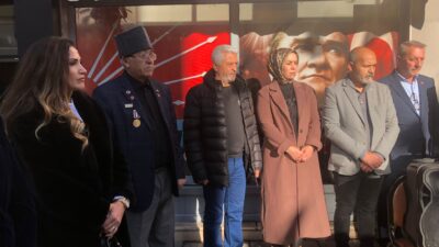 Chp Afyonkarahisar İl Başkanlığı, İl Binası önünde basın açıklaması gerçekleştirdi.