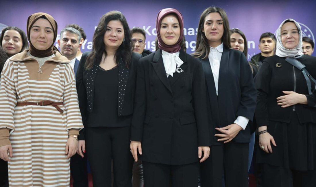   Devlet Korumasındaki Gençlerin Kamu Kurumlarına Yerleştirilmesi Töreninde konuşan Aile