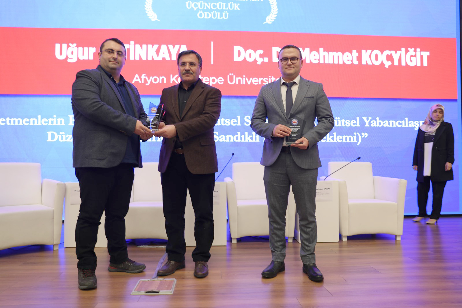 Memur-Sen Akademi tarafından bu yıl üçüncüsü düzenlenen tez ödüllerinde; Afyon