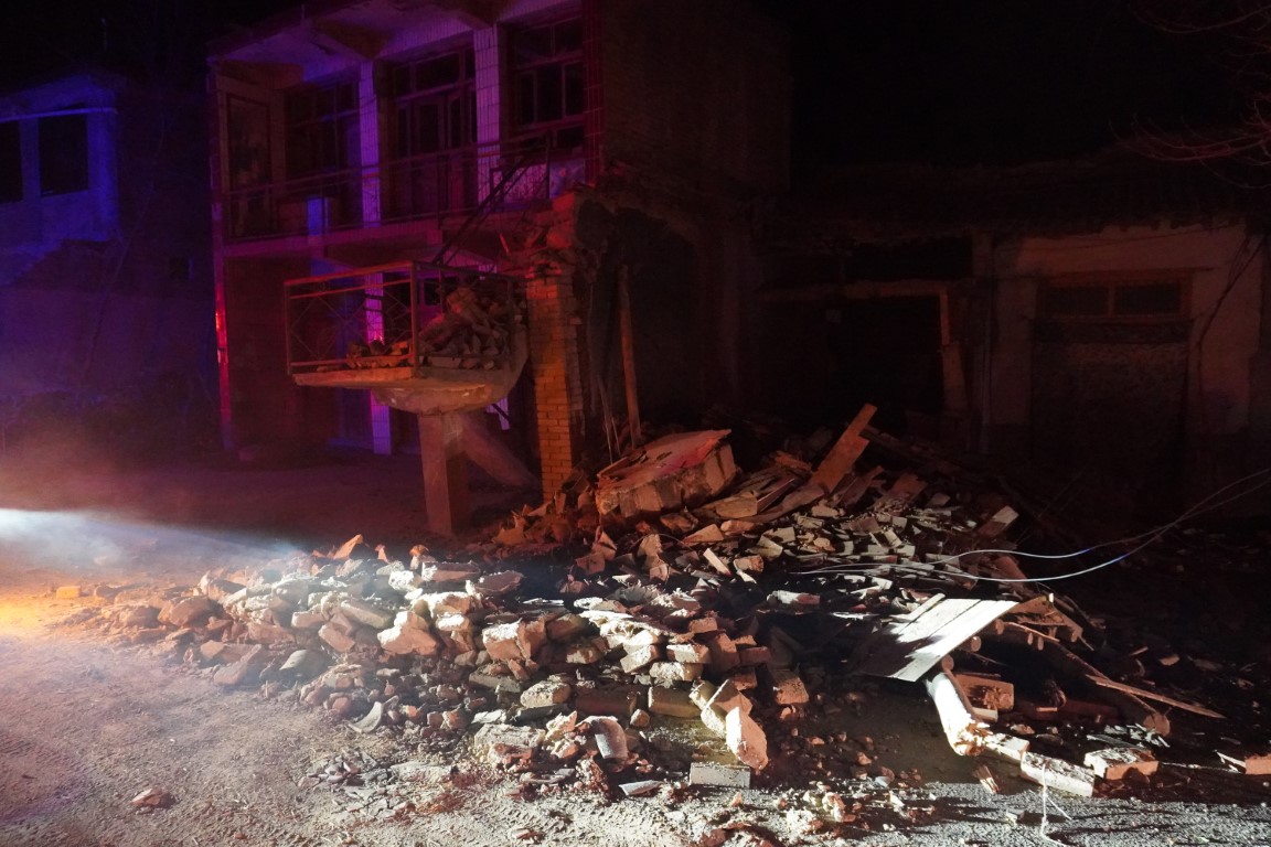 Çin’in kuzeybatısında meydana gelen 6.2 büyüklüğündeki depremde en az 118