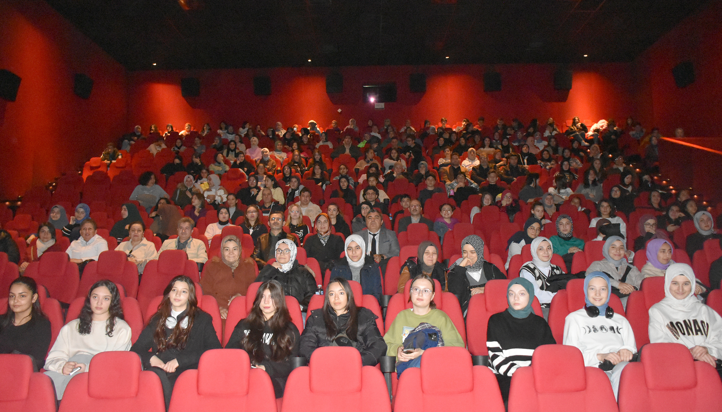Afyonkarahisar’da Vali Kübra Yiğitbaşı, PKK’lı teröristlerin saldırısı sonucu şehit olan