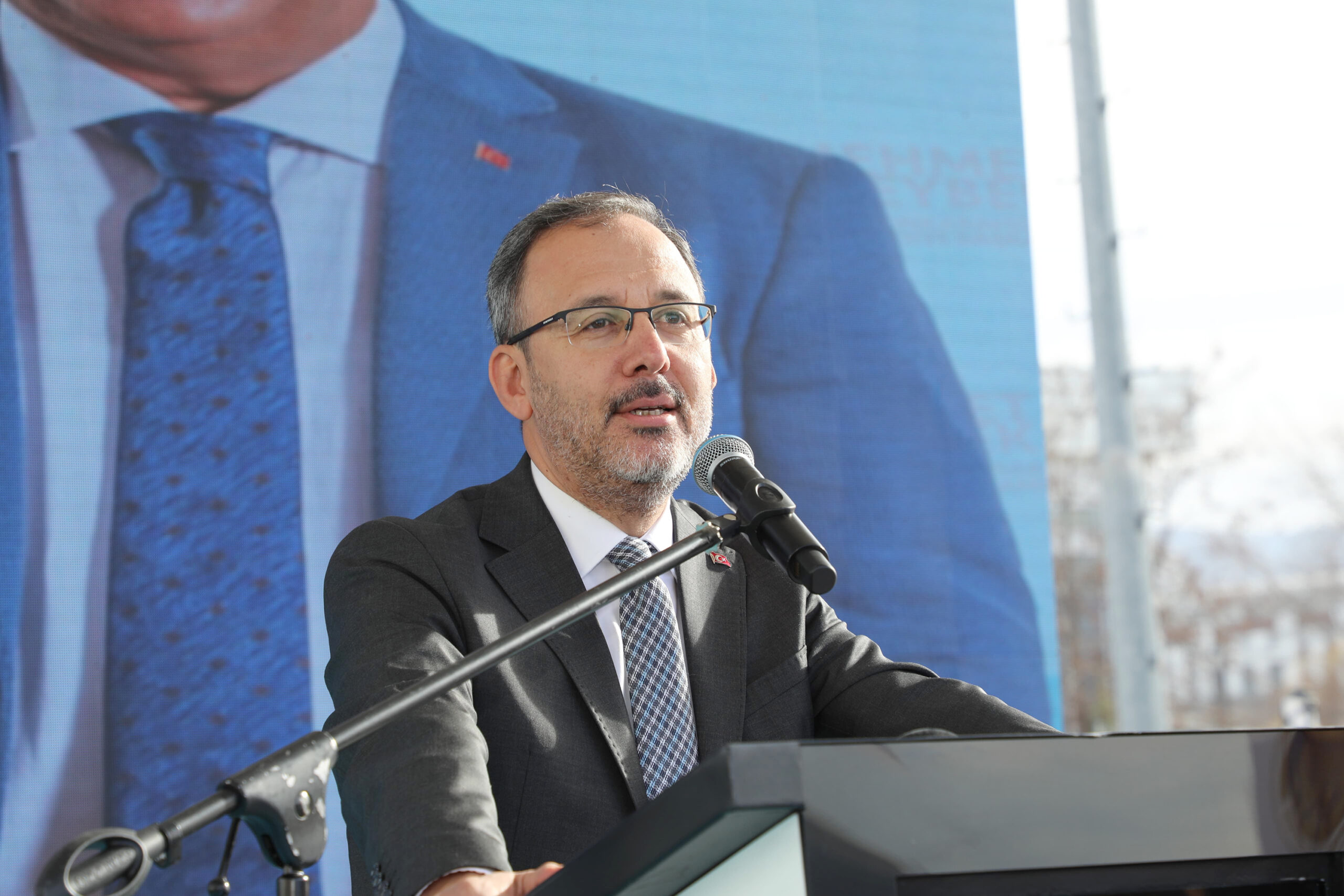 Afyonkarahisar Belediyesi çalışmalarına hız kesmeden devam ediyor. Yıllarca atıl durumda