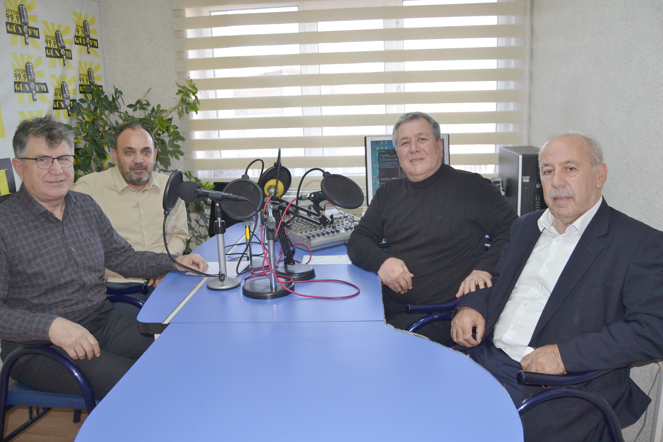 Gün FM’de yayınlanan Basın Odası programında yerel seçimlere yaklaşırken süren