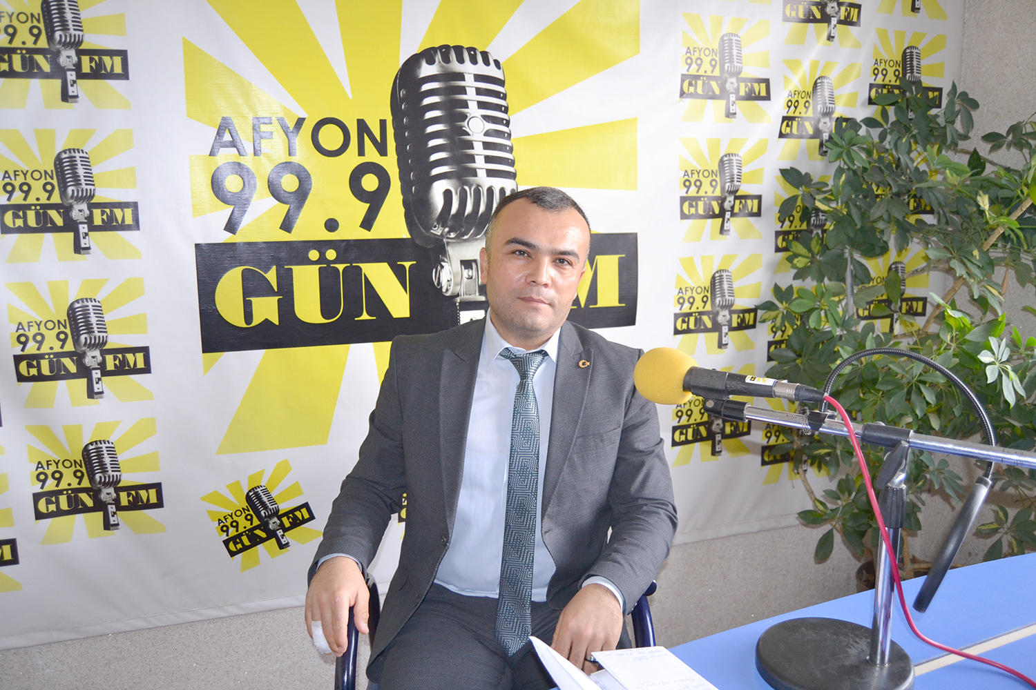 Gün FM’e konuk olan Bayat İlçe Nüfus Müdürü Önder Serçe