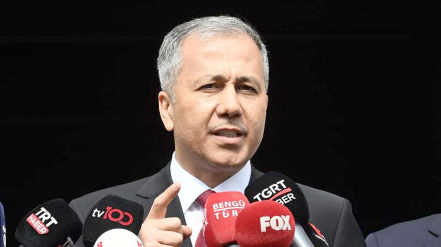 İçişleri Bakanı Ali Yerlikaya, aranan şahıslara yönelik 81 ilde eş