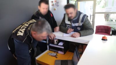 Antalya Emniyet Müdürlüğü ekipleri, kent merkezinde dijital platform ya da