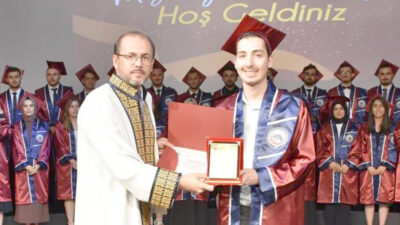 AFSÜ Diş Hekimliği Fakültesi (DHF) mezunlarından Merve Ayazoğlu, 2023 Diş