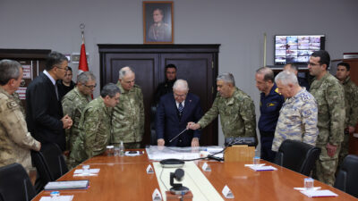 Milli Savunma Bakanı Yaşar Güler, beraberindeki heyetle birlikte Hakkari’deki Dağ