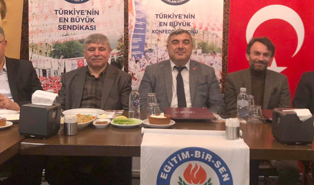 İstişare ve değerlendirme toplantısında konuşan Eğitim-Bir Sen Afyonkarahisar Şube Başkanı
