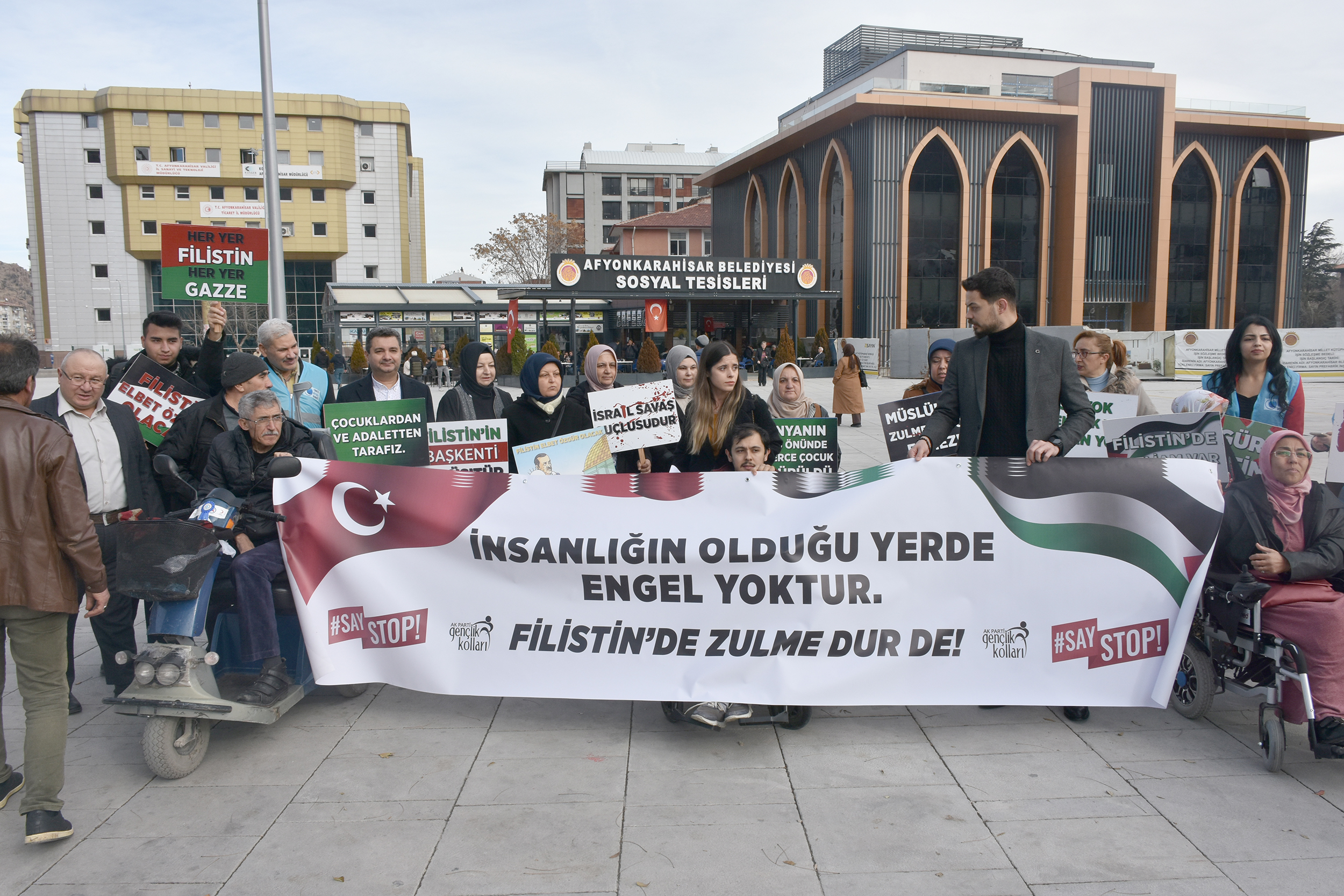 AK Parti Afyonkarahisar Gençlik Kolları Başkanlığı ile kentteki bazı sivil