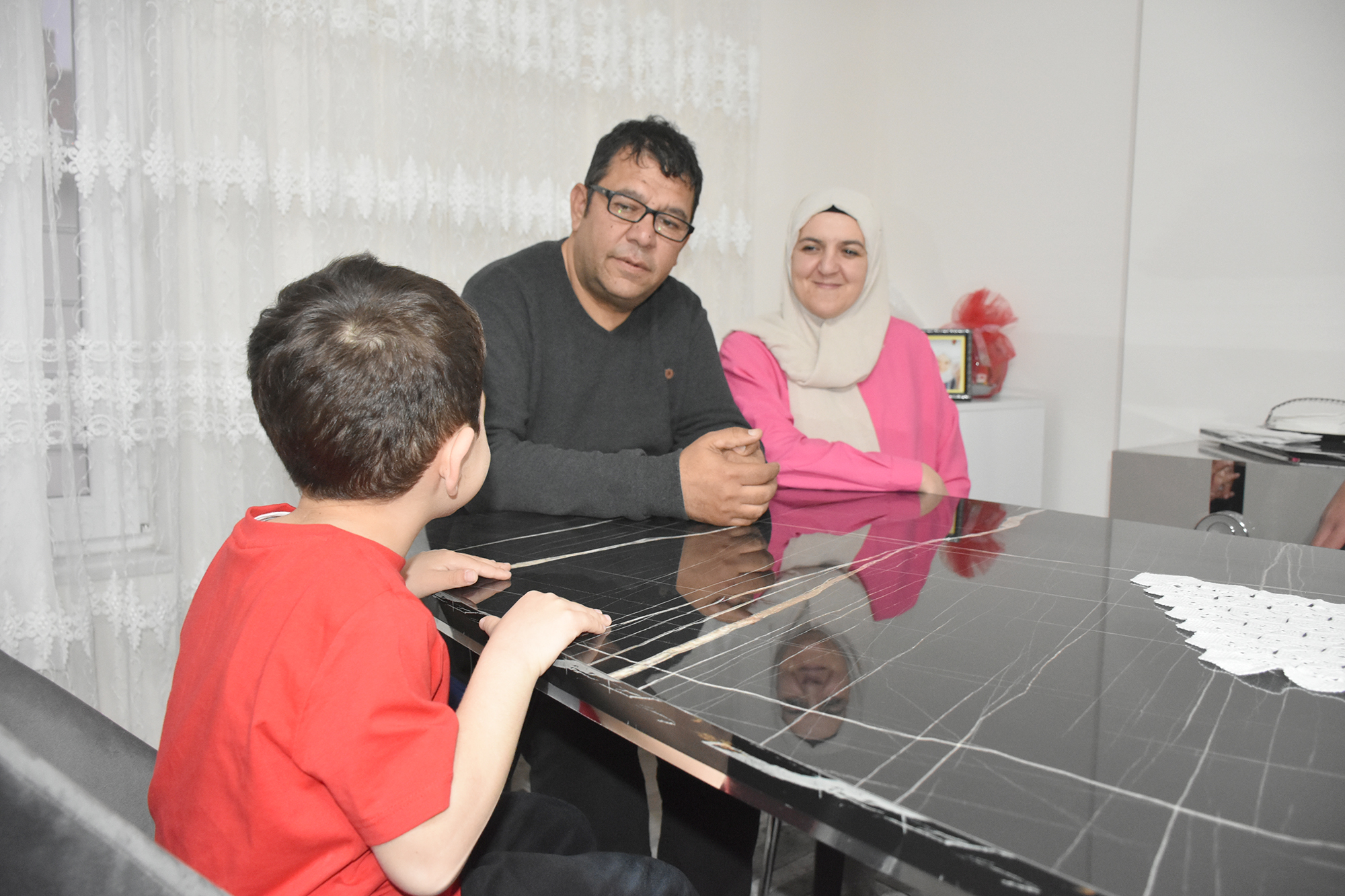 Afyonkarahisar’da 42 yaşındaki karı koca, 7 yıl arayla koruyucu ailesi