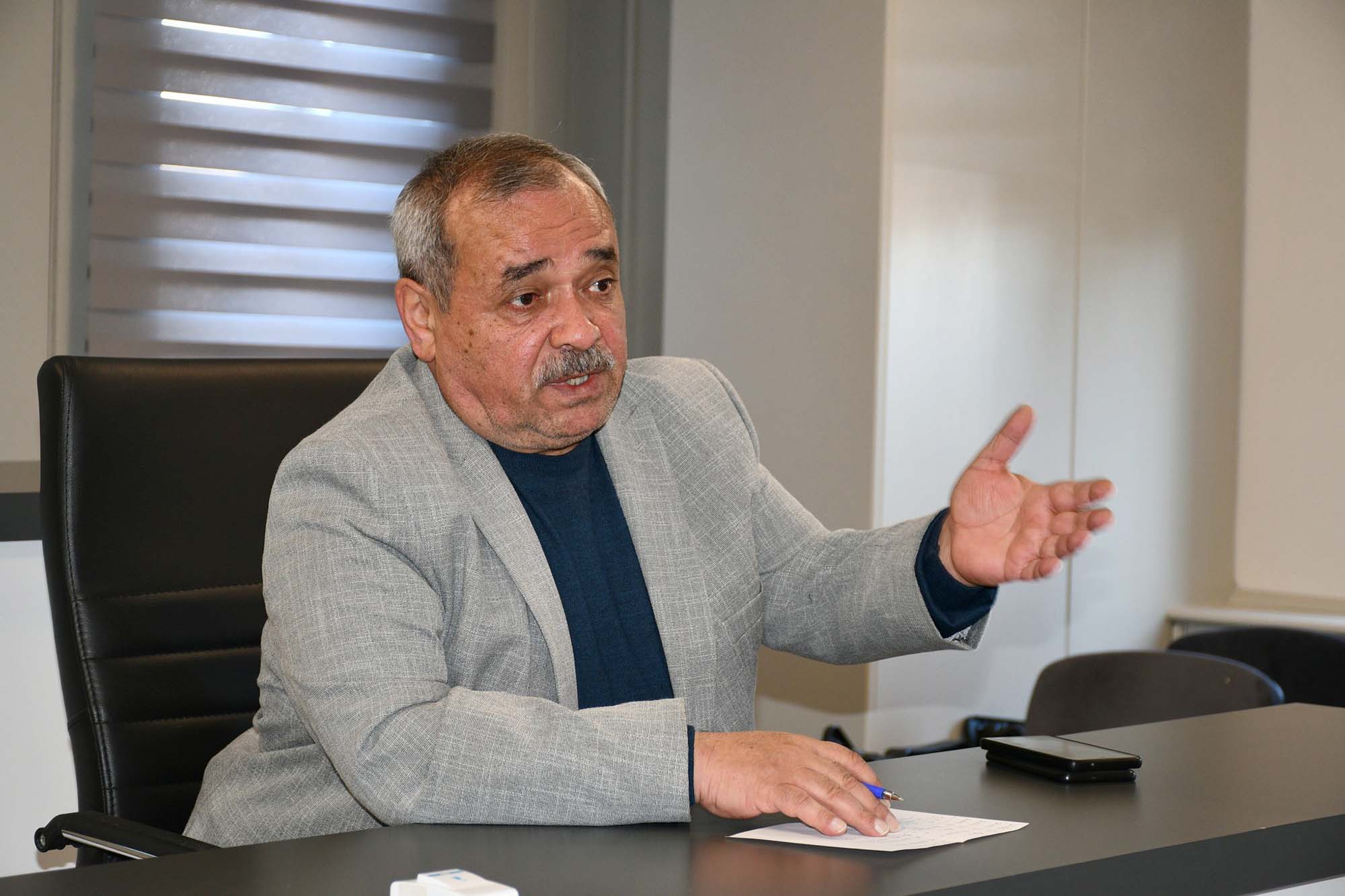 İscehisar Belediye Başkanı Ahmet Şahin, İscehisar Belediyesi birim müdürleriyle bir