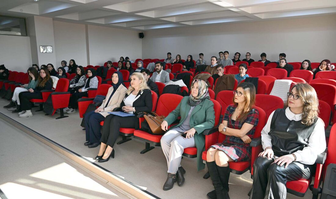 AKÜ’de düzenlenen “Kadına Karşı Şiddetin Önlenmesi” Konferansı’nda konuşan AKÜ Kadın