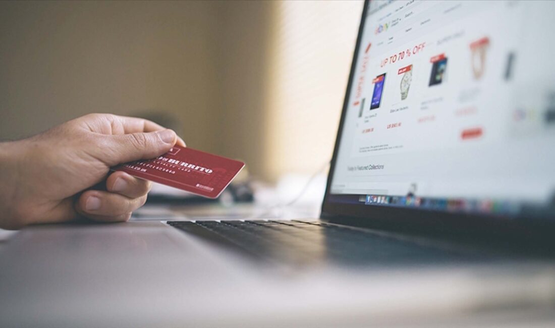 Bankalararası Kart Merkezi (BKM) verilerine göre, kredi kartları, banka kartları