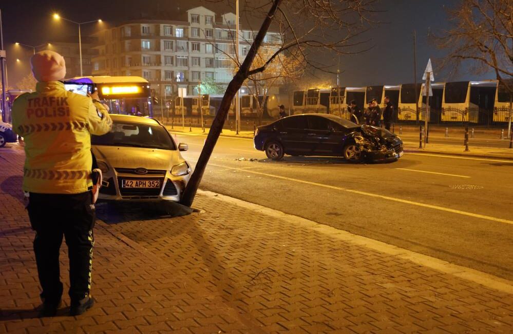 Konya’da bir otomobile çarptıktan sonra duran otomobilin çalındığı ortaya çıktı.