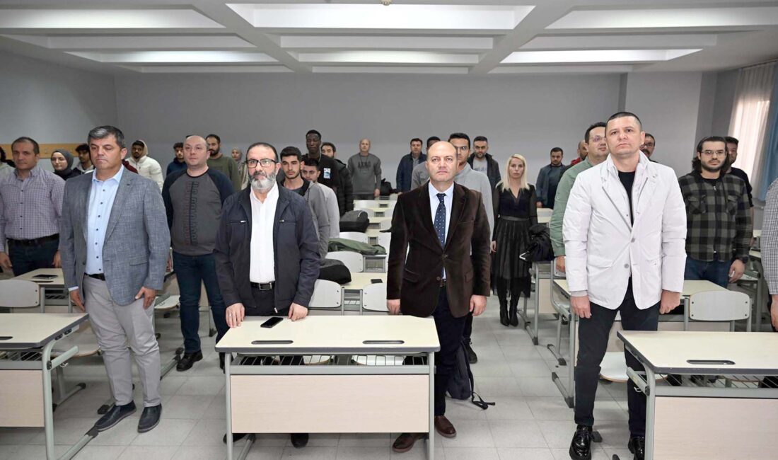 AKÜ’de düzenlenen Madenciler Günü programında konuşan AKÜ Maden Mühendisliği Bölüm