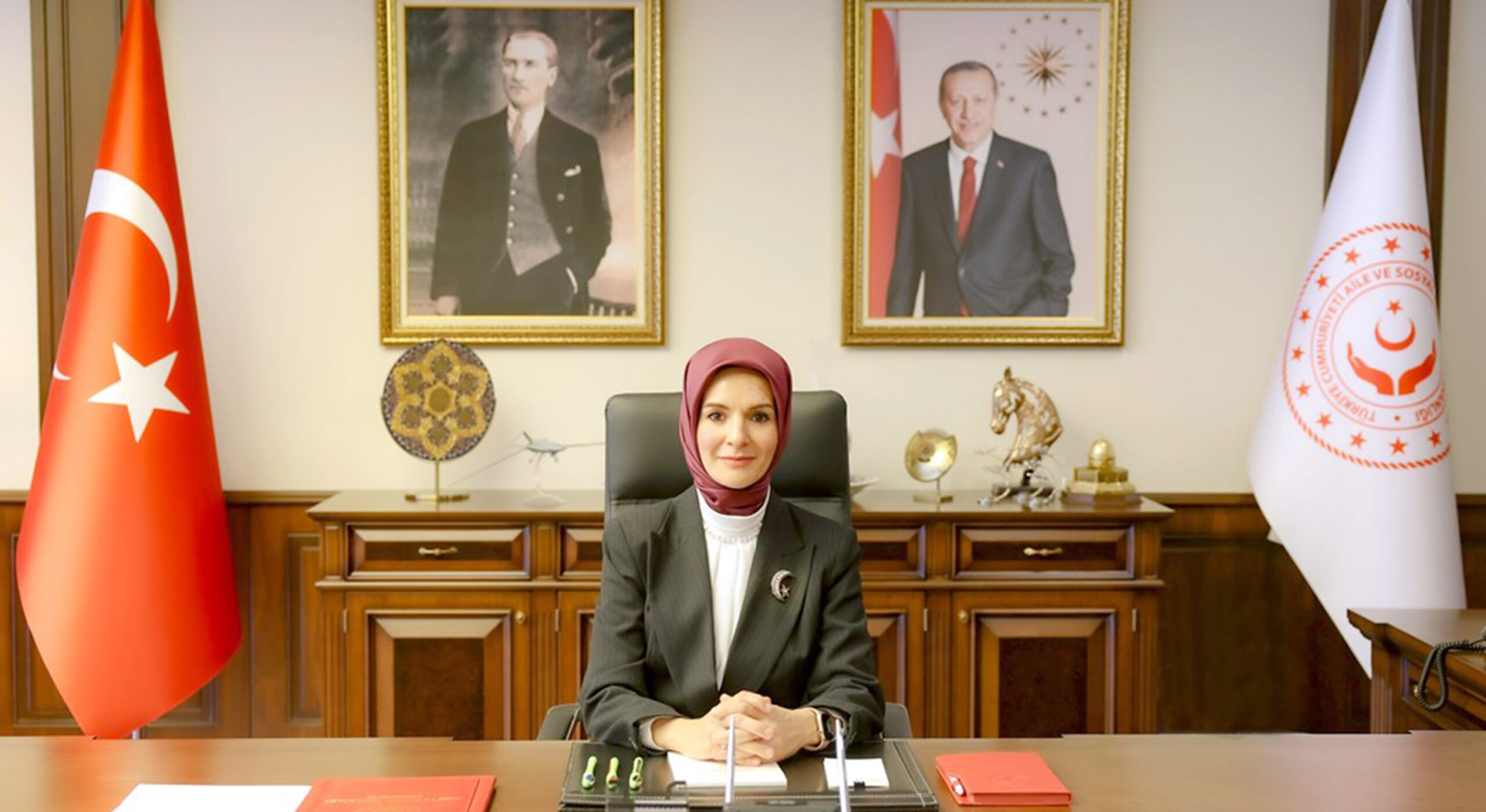 Aile ve Sosyal Hizmetler Bakanı Mahinur Özdemir Göktaş, evlerinde bakılan
