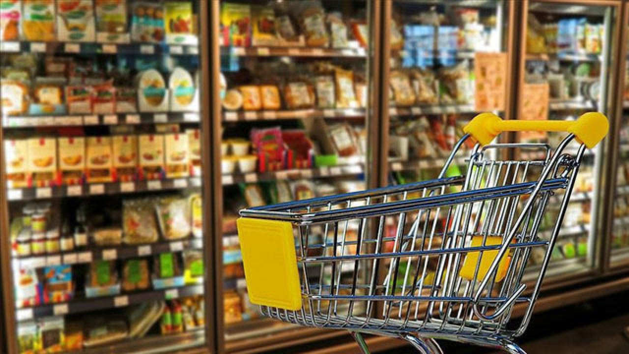 Ticaret Bakanlığı, fahiş fiyat artışı ve stokçuluk yaptığı tespit edilen