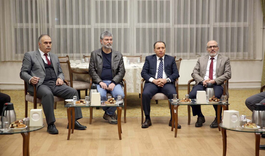 AKÜ tarafından düzenlenen Çarşamba Sabah Toplantısı’nda konuşan AKÜ Rektörü Prof.
