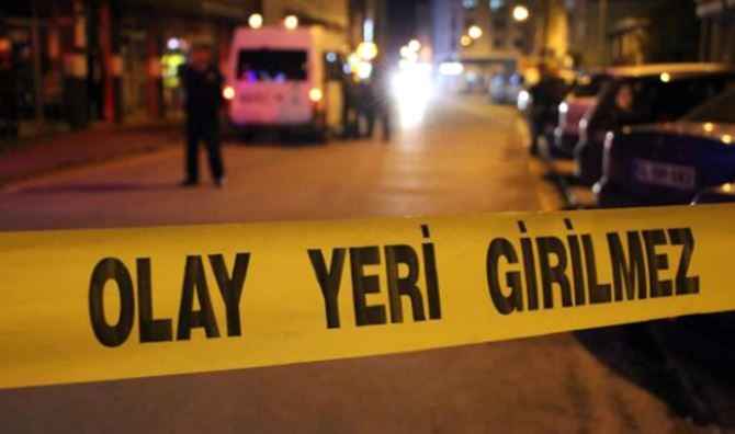 Afyonkarahisar’da gece geç saatlerde yaşanan bıçaklı kavgada kalbinin altından bıçaklanan