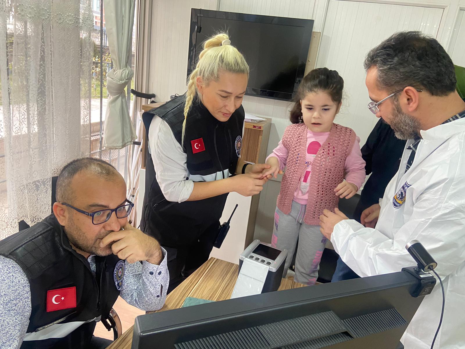 Beyazay Derneği Afyon Şubesi, Afyonkarahisar Emniyet Müdürlüğü işbirliğiyle otizmli çocukların